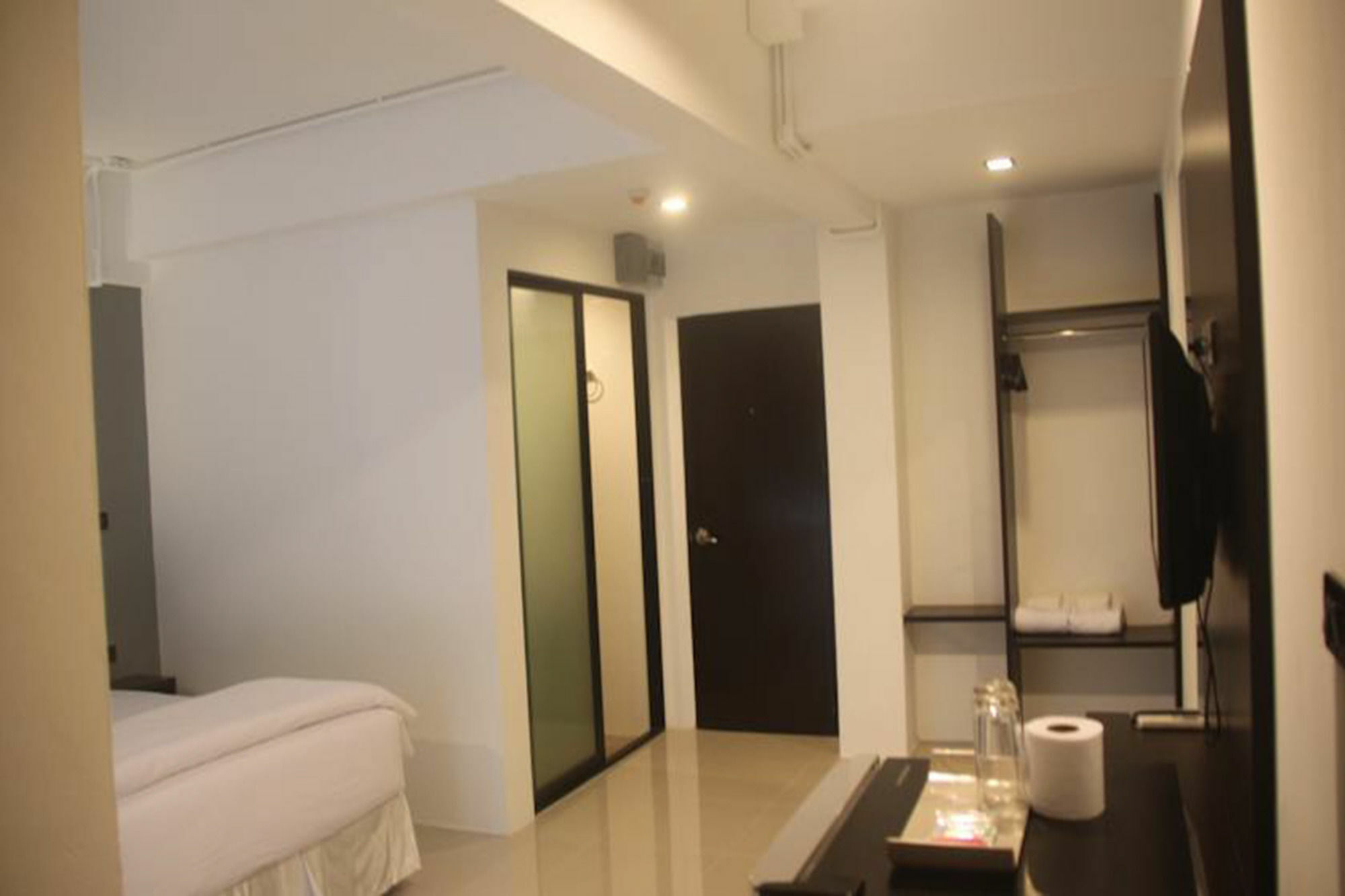 Izen Budget Hotel & Residence Rayong Exterior photo