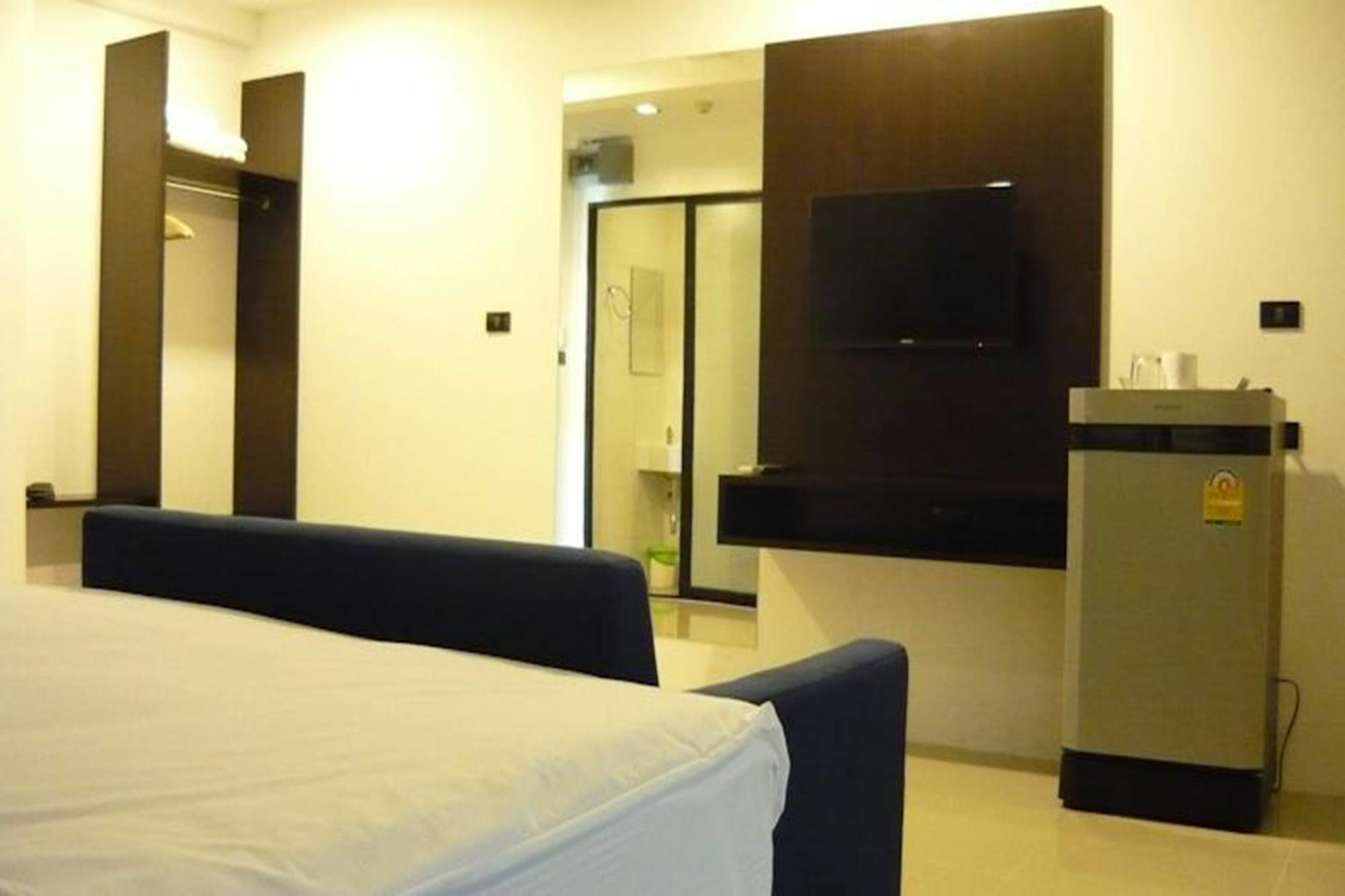 Izen Budget Hotel & Residence Rayong Exterior photo